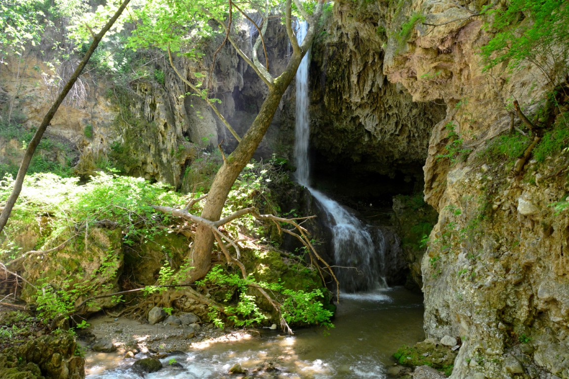 Wasserfall Siderokastro mit Sinterbildung